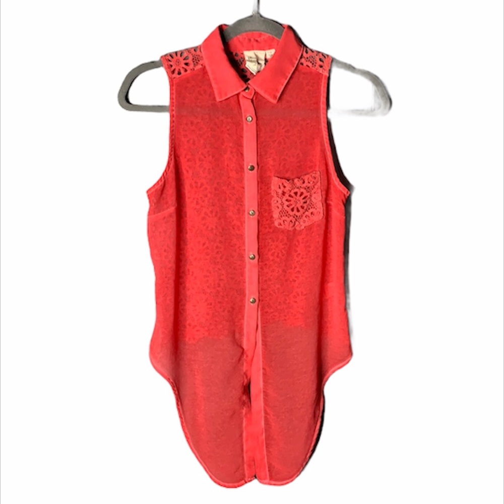 White Crow  Button Sleeveles Size Small‎